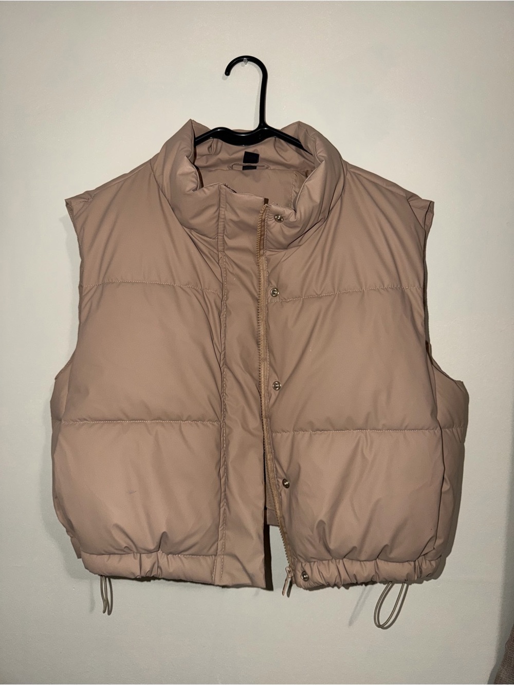 Windsor Women’s Beige Cropped Puffer Vest Size Medium